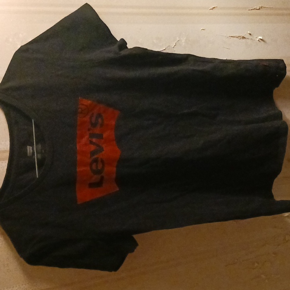 Levi's black t-shirt